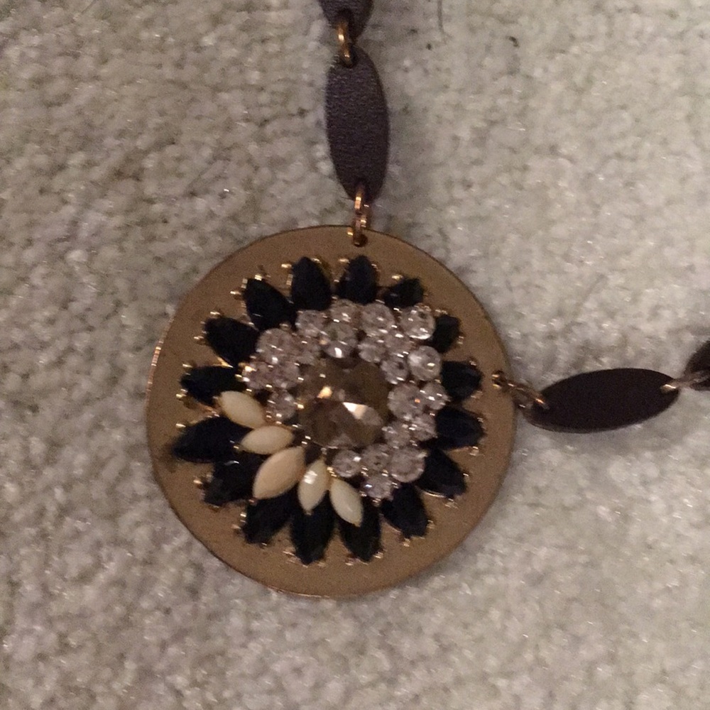 Long statement necklace - Picture 2 of 3